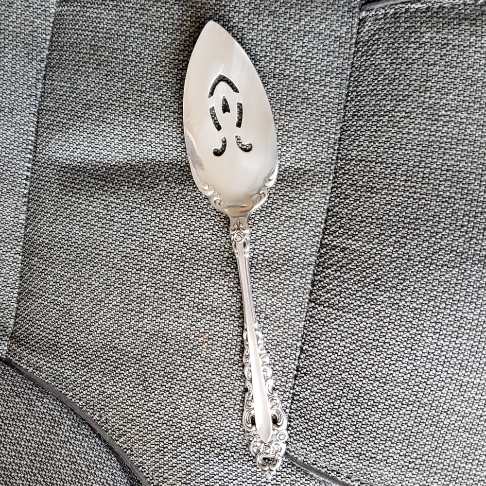 Vintage Oneida Community Royal Grandeur pattern Silverplate Server EUC